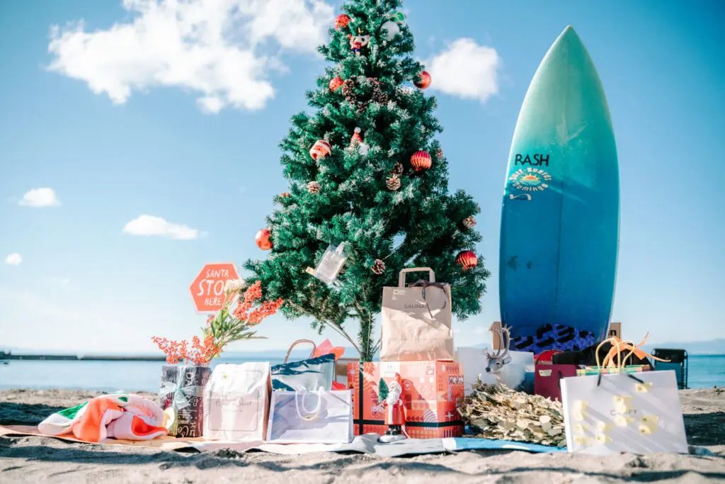 ビーチでサンタとサウナ！」斬新なクリスマスイベント