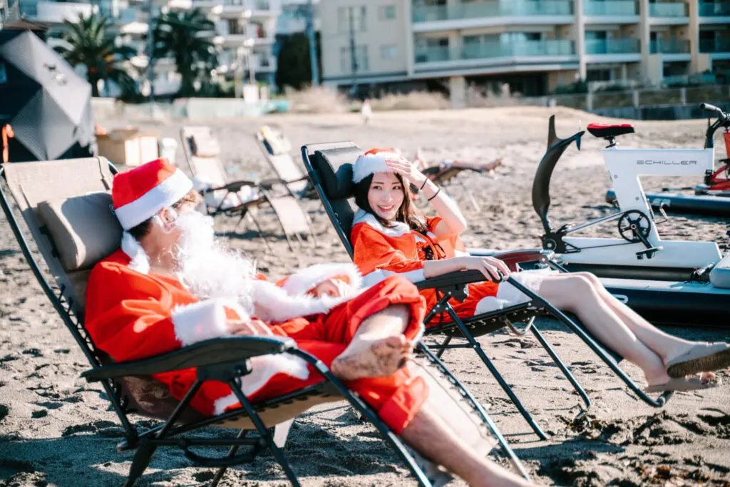 ビーチでサンタとサウナ！」斬新なクリスマスイベント